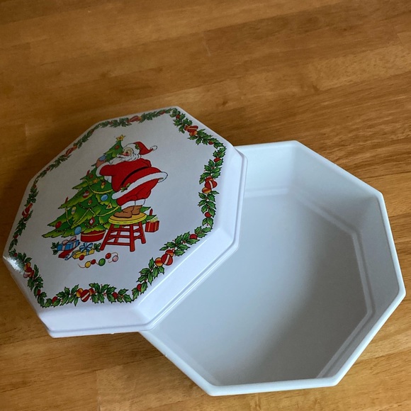 Vintage Christmas candy/cookie container with Santa decorating the tree - Picture 5 of 9